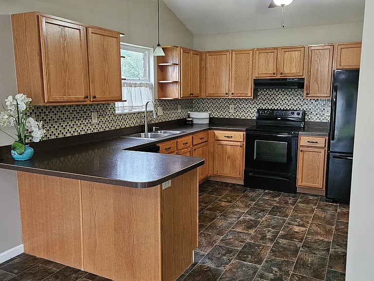 615 Arrowhead Ln — Photo 5