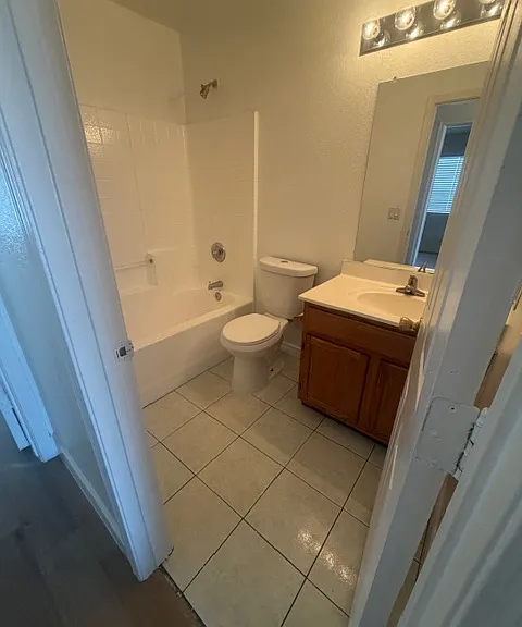8817 W Palm Ln — Photo 16