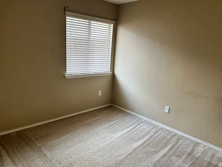 2219 Memory Ln — Photo 4