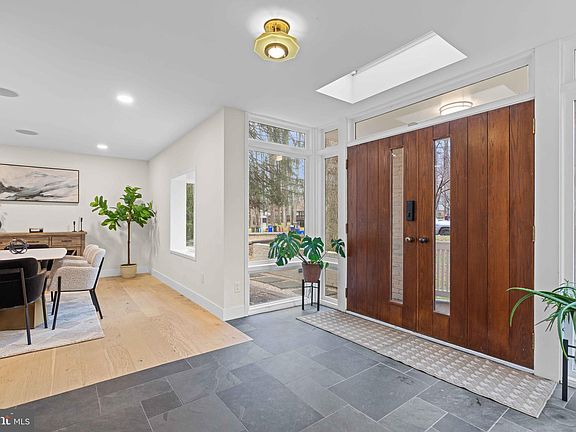 4th image of 9312 Garden Ct