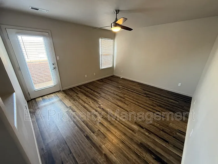 927 Tieran Ct NE — Photo 13