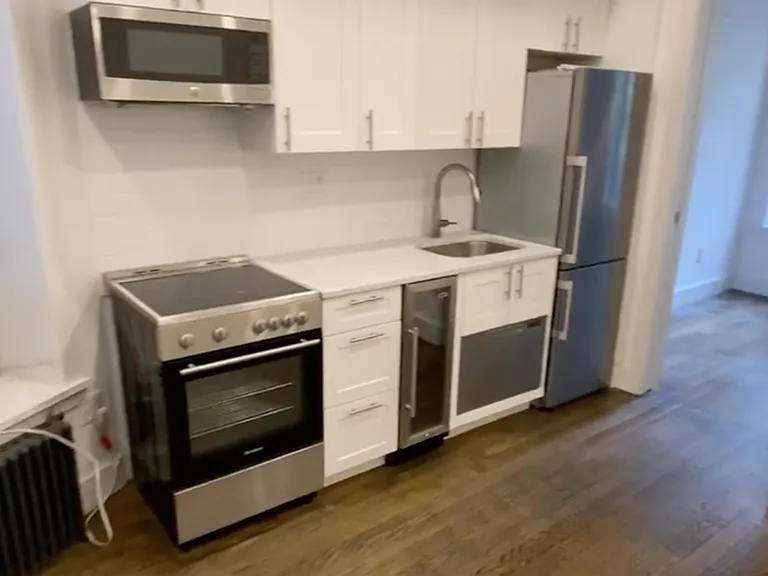 119 W 15th St #1RW — Photo 1