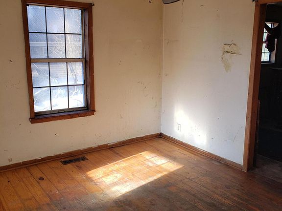4th image of 133 Marie Ln