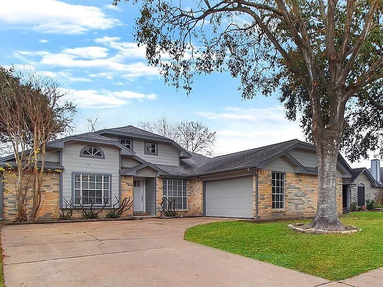 16834 Applecross Ln — Photo 2