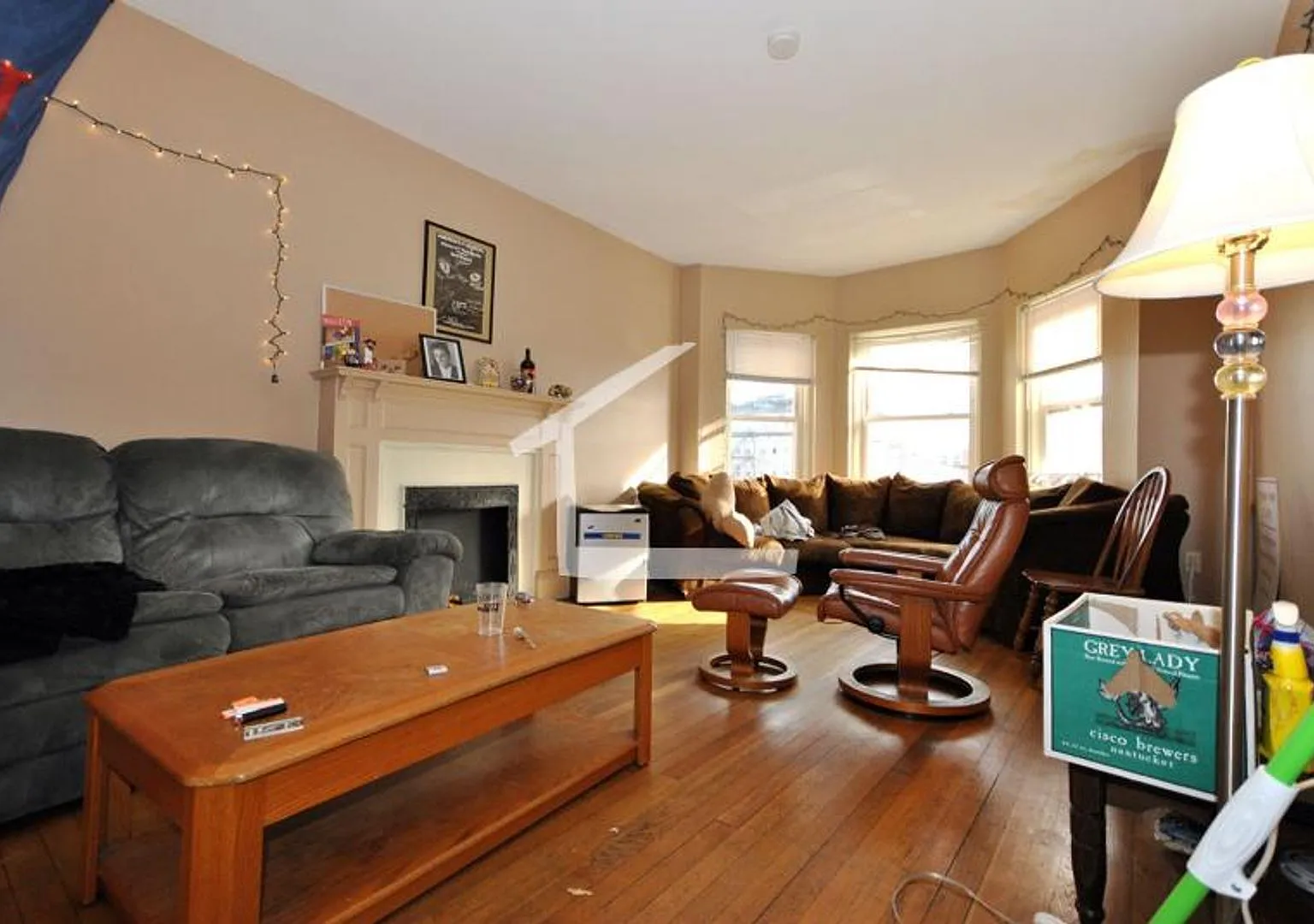 Nicely renovated 3 bed 1 bath unit on the Green Line in Allston! — Photo 3
