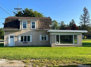 2610 Range Rd, Pt Huron, MI 48060