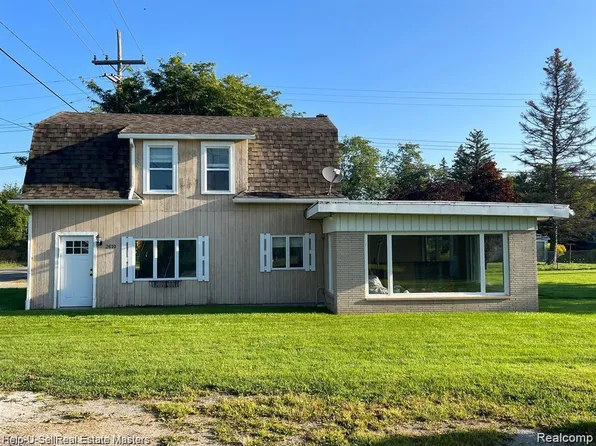 2610 Range Rd, Pt Huron, MI 48060
