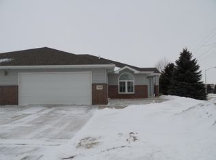 2000 Arbor Rdg, Brookings, SD 57006