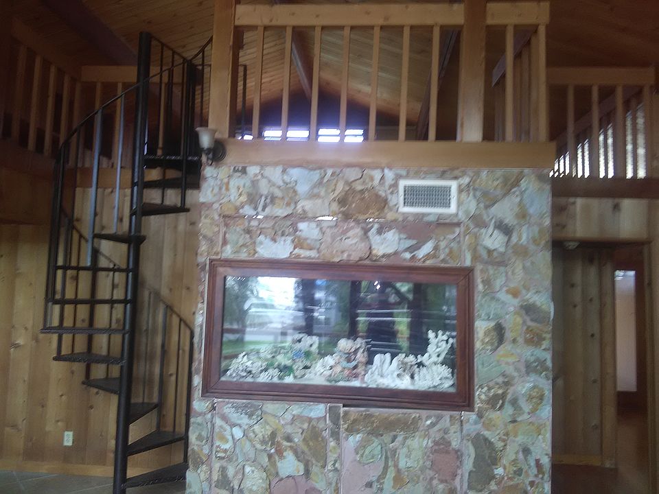 1st image of 610 NE 3rd St