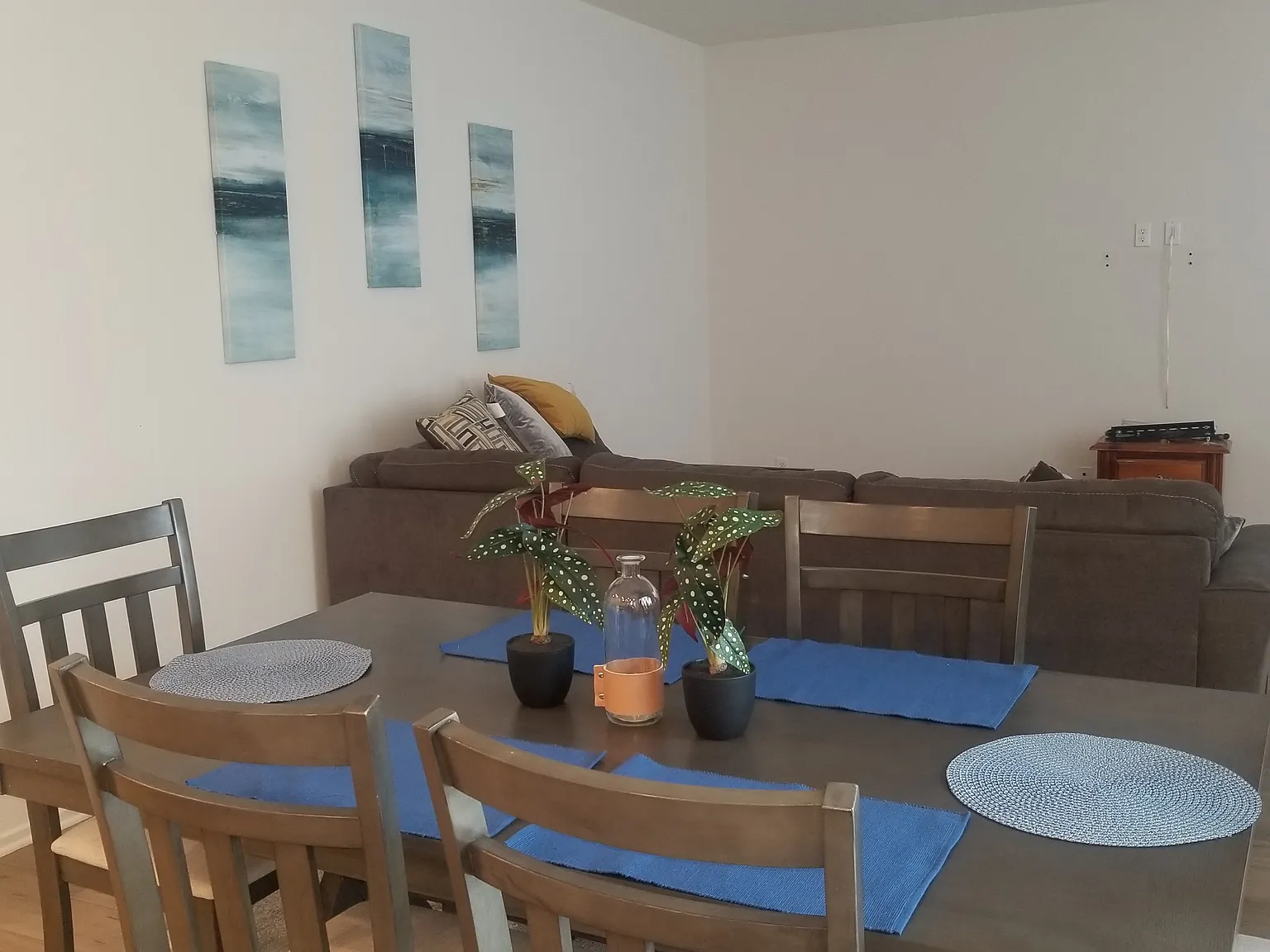 4 bed, 2275 sqft, $3,875 — Photo 3