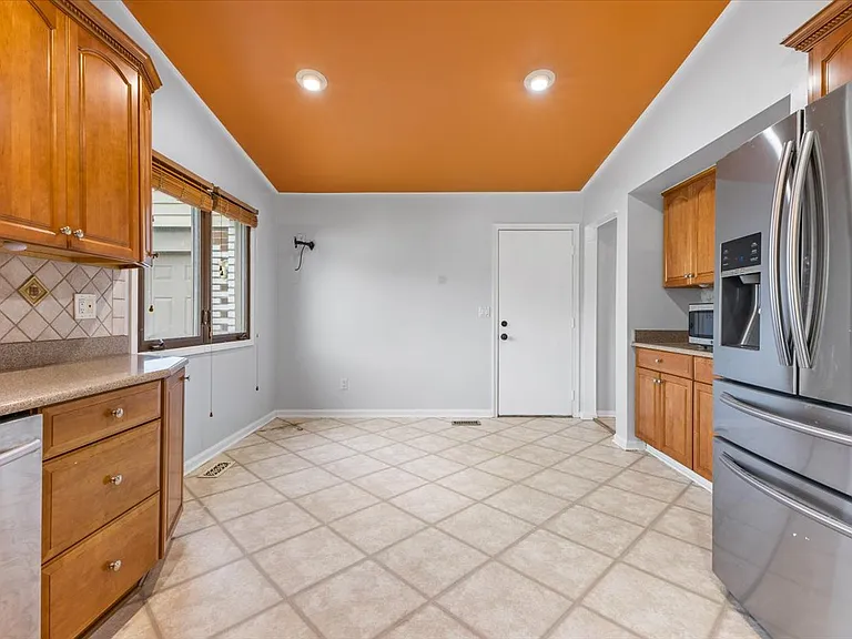 18129 Birch Dr — Photo 16