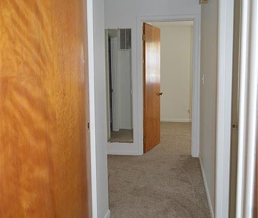 5th image of 2322 Broadmoor Dr