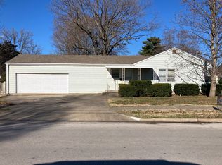 1561 S Pickwick Ave, Springfield, MO 65804