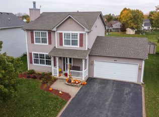 905 N Oak Creek Dr, Genoa, IL 60135