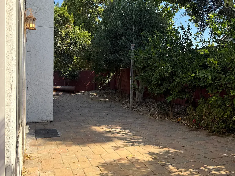 679 Hawk Dr — Photo 1