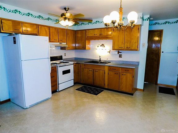 4th image of 8750 Meadowlark Dr