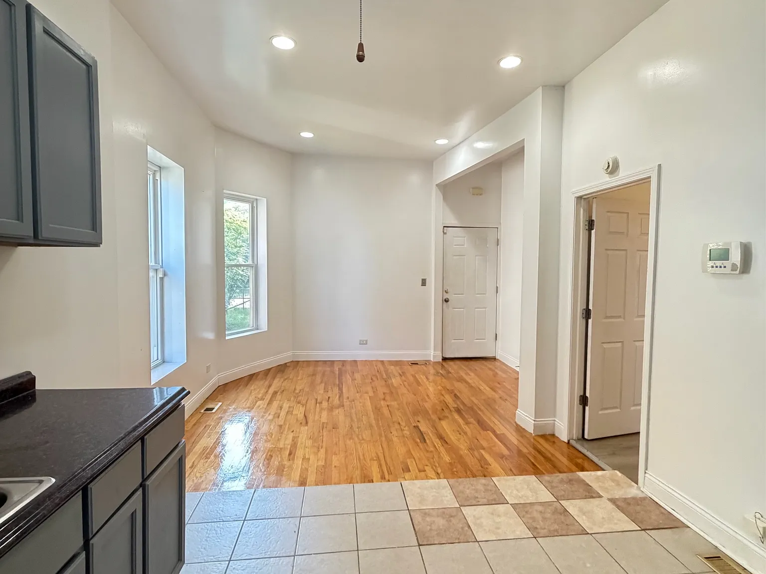 7836 South Emerald Avenue - 1R — Photo 4