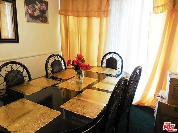 5th image of 835 E 88th Pl