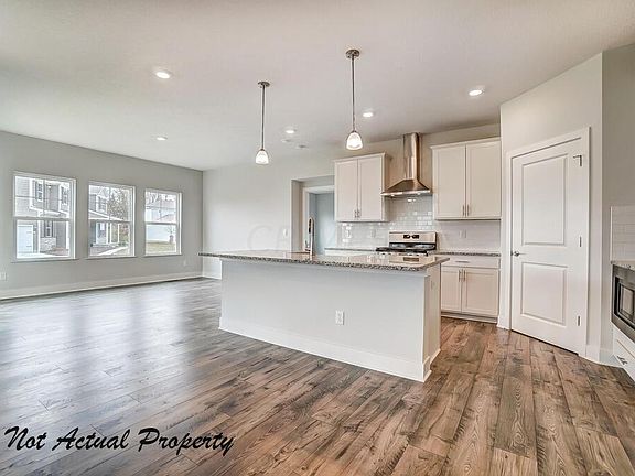 5th image of 526 Brayshaw Dr