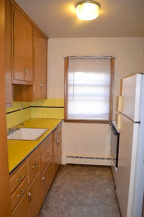 1126 Vilas Ave — Photo 3