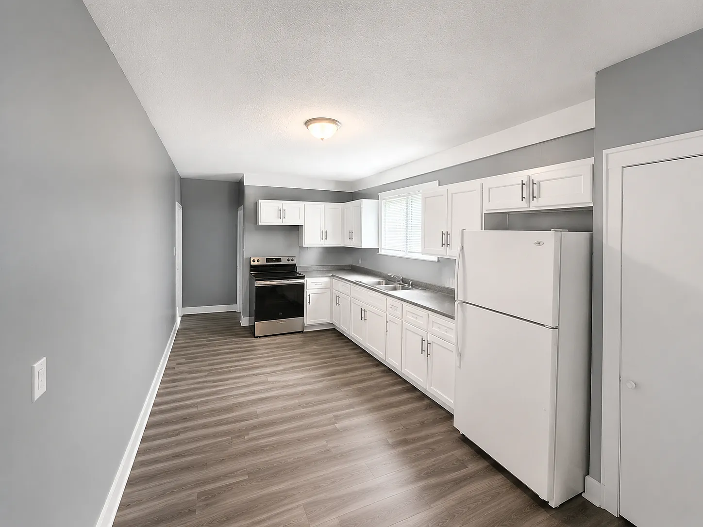 4 bed, 1960 sqft, $1,650 — Photo 2