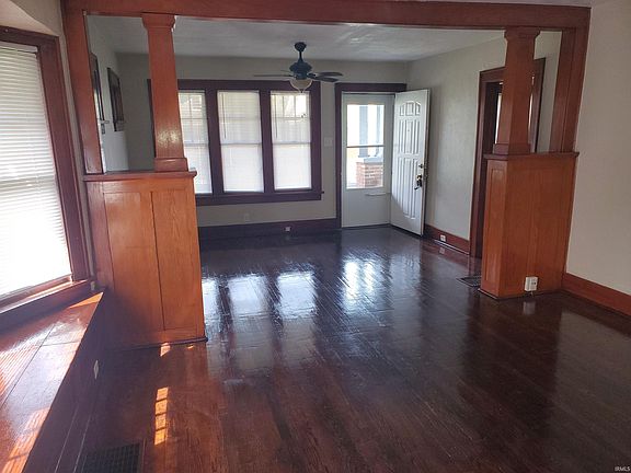 3rd image of 128 E Irvington Ave