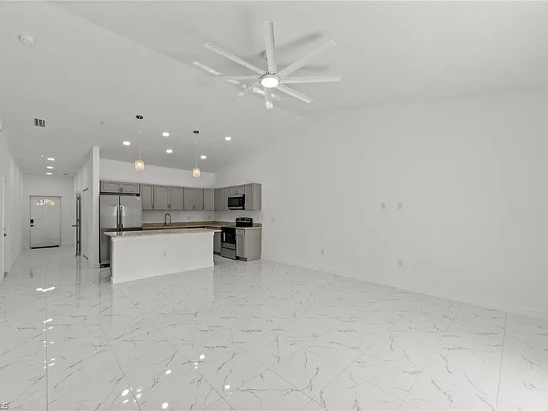 1940 Laverna Ave — Photo 11