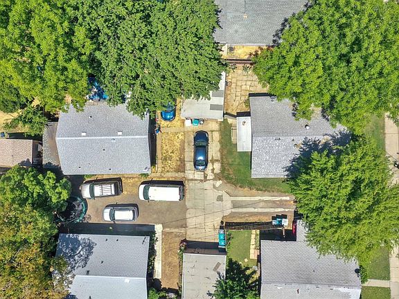 4th image of 806 Olive St