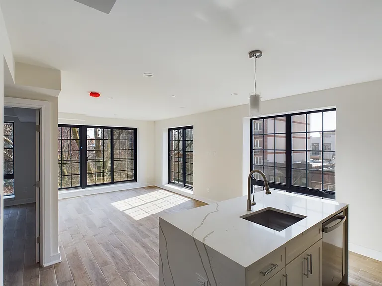 25-70 32nd St #4B — Photo 2