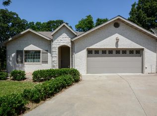 120 Hunters Glen Rd, Walnut Shade, MO 65771