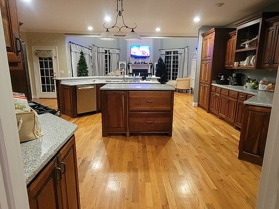 4th image of 828 Prosser Rd