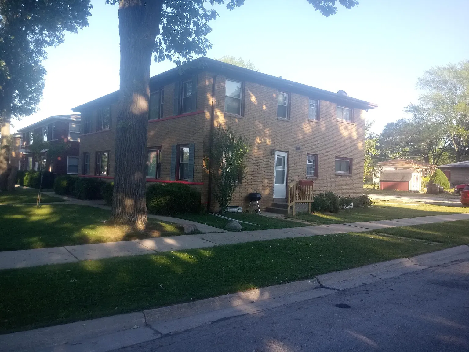 829 Lakeview Ave — Photo 2
