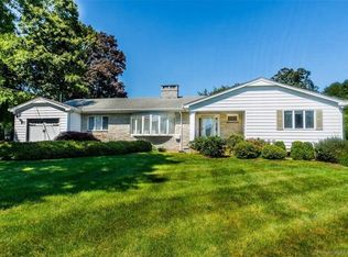 85 Admiral Dr, New London, CT 06320