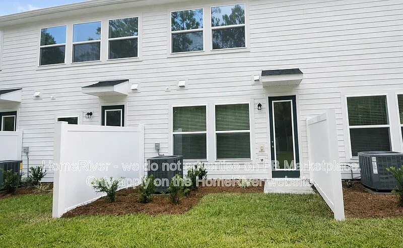 2 bed, 3.0 bath, 1356 sqft, $2,200 — Photo 2