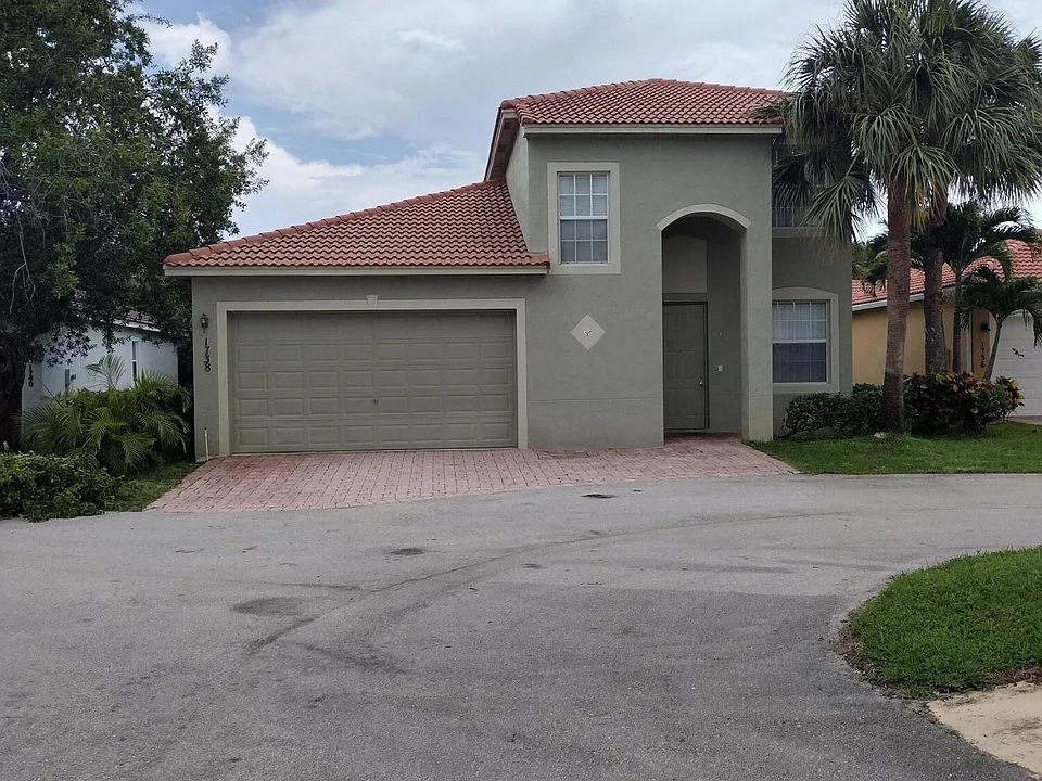 1738 Pierside Cir