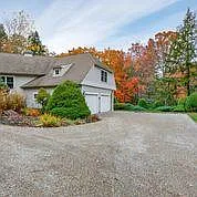 46 Woodland Hls — Photo 2