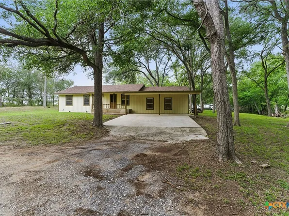 280 Wildflower Ln, Seguin, TX 78155