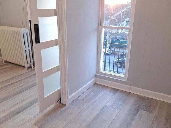 3rd image of 5235 Oxford Ave #3F