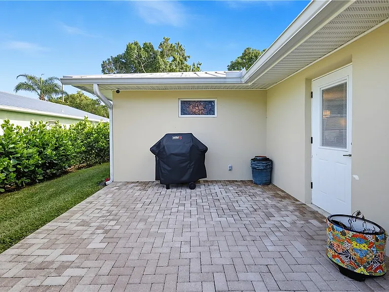 676 Royal Palm Pl — Photo 21