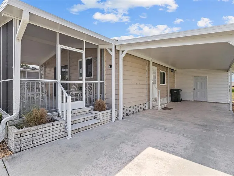 611 La Jolla Cir — Photo 3