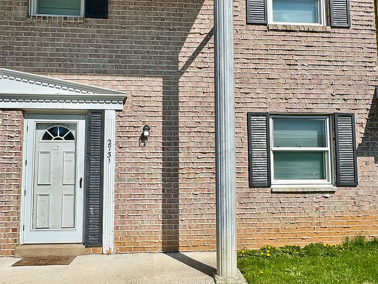 2731 Diane Blvd — Photo 1