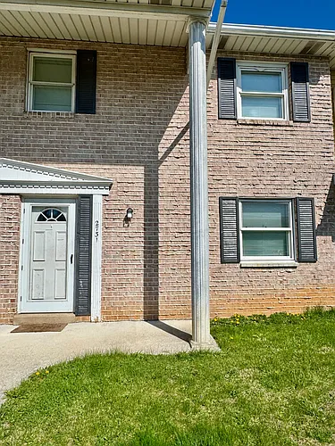2731 Diane Blvd Photo 1