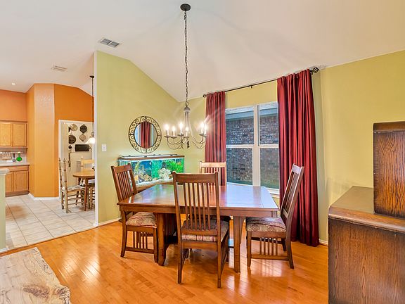 5th image of 10421 Lake Brook Dr