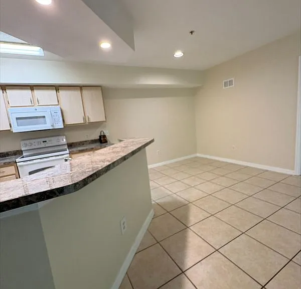 738 Crest Pines Dr #716 — Photo 5