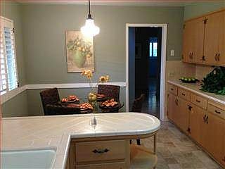 4th image of 651 La Mesa Dr