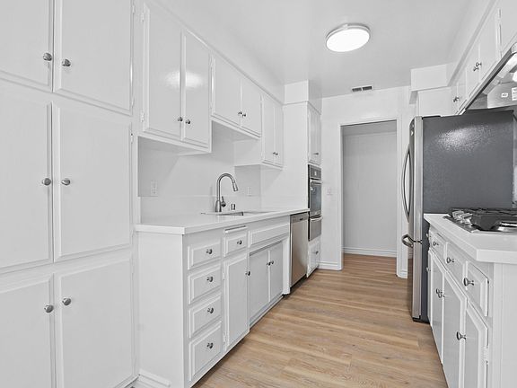 2nd image of 828 18th St APT 1