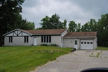 Three bedroom 1.5 brick ranch with a 1.5 car garage on 2.75 acres. 32x34 pole building and a 3 seaso