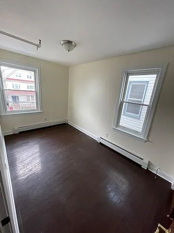 Building Photo - Beach 120 St
