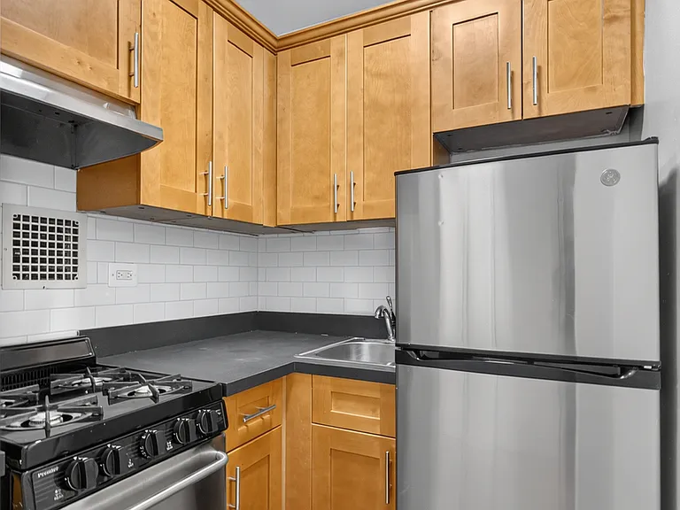 150 E 30th St #2C — Photo 5