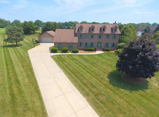 N69W28534 Beverly Ln, Hartland, WI 53029
